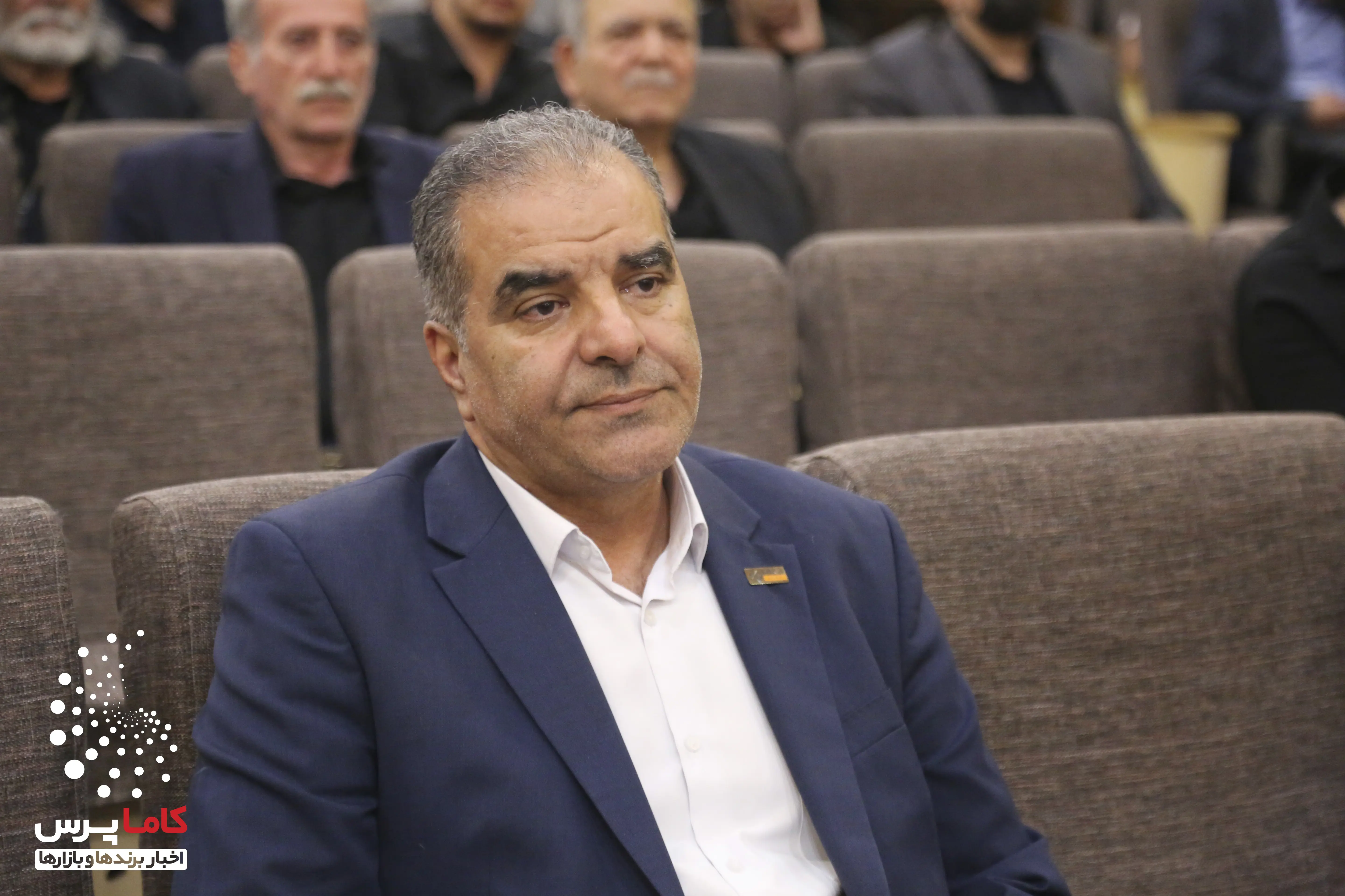 مدیرعامل دکاپست در مراسم ختم اشرف فاخر