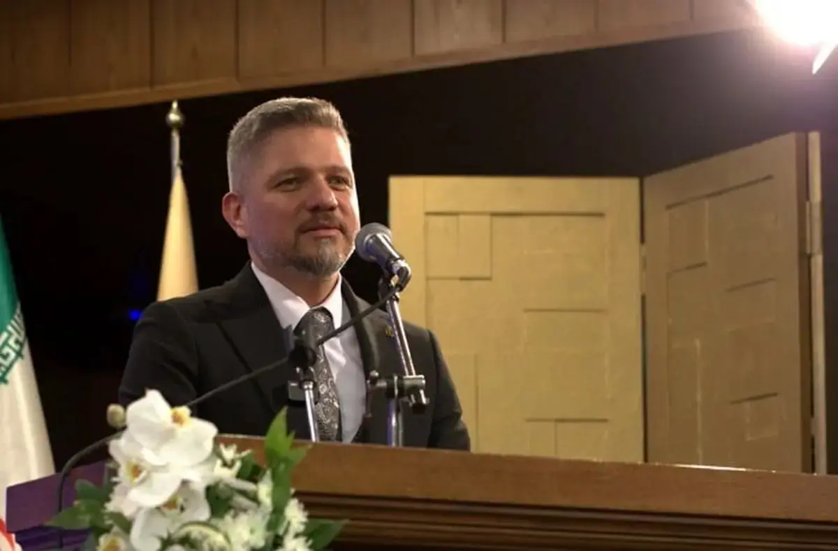 امید محمد علیخان، موسس و رییس هیات مدیره شرکت رز آبی- کاماپرس