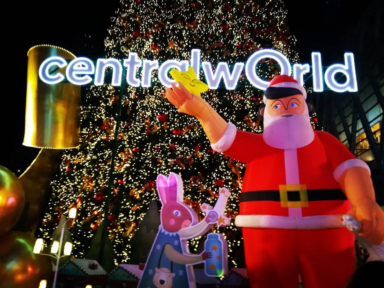 خرید، نور و موسیقی در سنترال ورد در یک قاب-کاماپرس