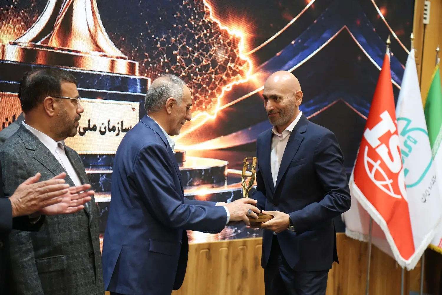 شرکت عالیفرد (سن‌ایچ) بار دیگر «واحد تولیدی نمونه ملی» شد- کاماپرس