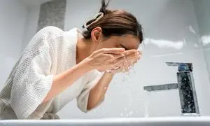 3 شوینده صورت ملایم برای افرادی که پوست حساسی دارند 