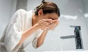 3 شوینده صورت ملایم برای افرادی که پوست حساسی دارند 