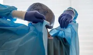 راهنمای نحوه پوشیدن لباس اتاق عمل بیمار