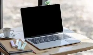 لپ تاپ استوک به درد چه کسانی می خورد؟