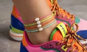 چگونه پابند طلا را با صندل و کفش‌های تابستانی ست کنیم؟ راهنمای کامل انتخاب یک استایل ساحلی شیک