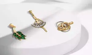 آویز طلای ماه تولد؛ خاص ترین هدیه عاشقانه