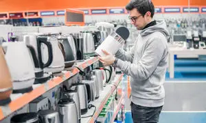 وقتی برند اصلی و تقلبی تفاوت قیمتی زیادی دارند، مردم کدام را انتخاب می کنند؟