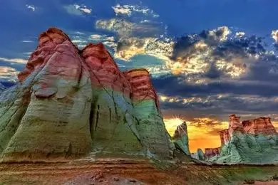 در تور قشم از کدام جاذبه‌ها بازدید می‌کنیم؟