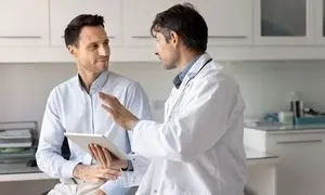 خطای پنهان در خود درمانی؛ چرا آزمایش بدون تفسیر پزشک خطرناک است؟