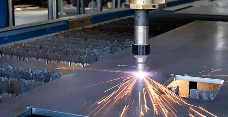 بهترین روش برش ورق آهن چیست؟ معرفی روش‌های برش سرد و گرم