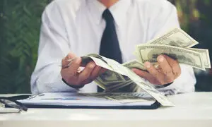 وقتی دلار ۱۰۰ برابر می‌شود، برنامه‌ریزی چگونه زنده می‌ماند؟ 