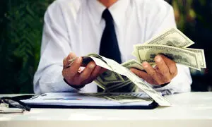 وقتی دلار ۱۰۰ برابر می‌شود، برنامه‌ریزی چگونه زنده می‌ماند؟ 