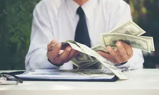 وقتی دلار ۱۰۰ برابر می‌شود، برنامه‌ریزی چگونه زنده می‌ماند؟ 