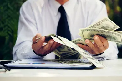 وقتی دلار ۱۰۰ برابر می‌شود، برنامه‌ریزی چگونه زنده می‌ماند؟ 