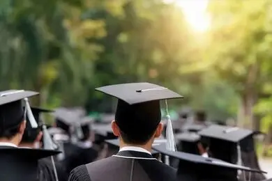 فرصت استخدام فارغ‌التحصیلان دانشگاه‌های برتر در تجارت الکترونیک پارسیان