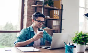 با این لپ تاپ‌ها در سال ۲۰۲۵، در هزینه‌های خود صرفه‌جویی کنید؛ معرفی مدل‌های اقتصادی بازار