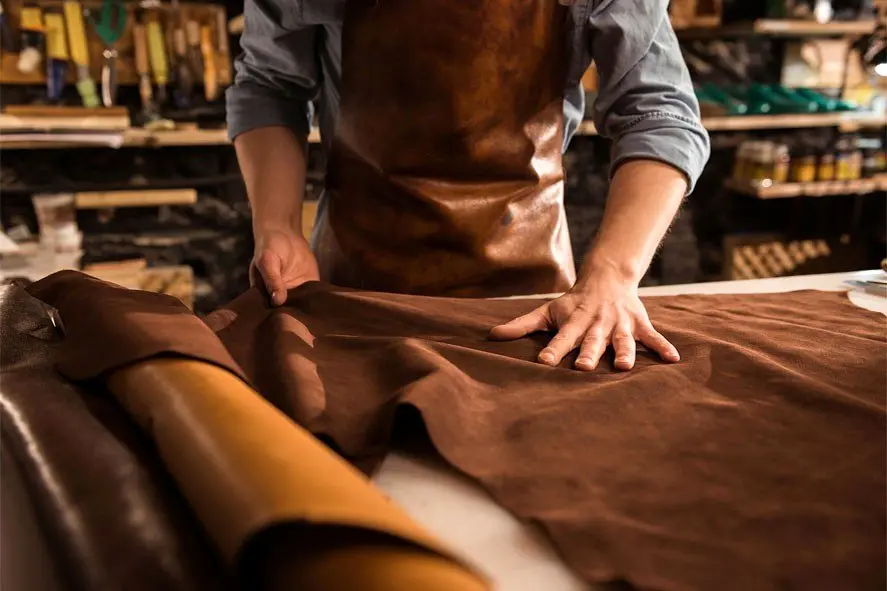 ۳ نشانه کلیدی برای تشخیص چرم طبیعی از مصنوعی