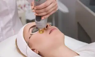 چه انتظاراتی از لیزر کیوسوییچ در اصفهان داشته باشیم؟