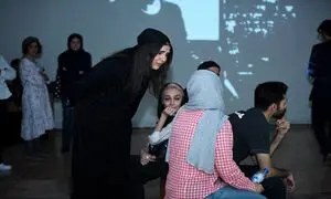 خودمعشوق‌پنداری» ۱۴ مرتبه اجرا شد/ پرفورمنسی بداهه از جنس تجربه‌های زیست روزمره