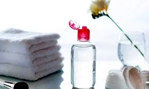 چگونه میسلار واتر دافی به روتین مراقبت روزانه پوست کمک می‌کند