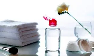 چگونه میسلار واتر دافی به روتین مراقبت روزانه پوست کمک می‌کند