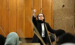 ارکستر سمفونیک تهران با رهبری یک زن اجرا می شود؛ پانیذ فریوسفی کیست؟