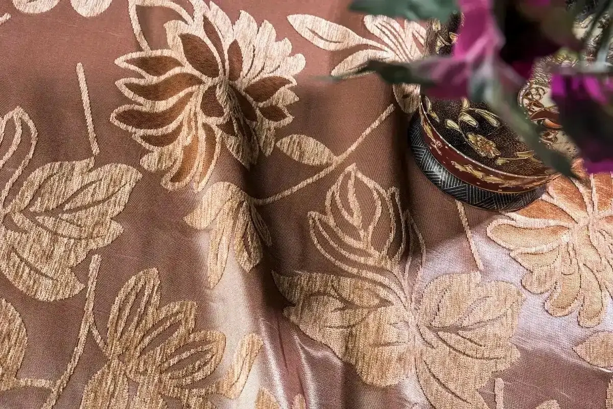 ۱۰ مدل پارچه مبلی محبوب در سال ۲۰۲۵ که طراحان داخلی پیشنهاد می‌کنند