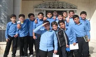 آغاز پویش جمع‌آوری لباس و هدایا برای دانش آموزان نیازمند