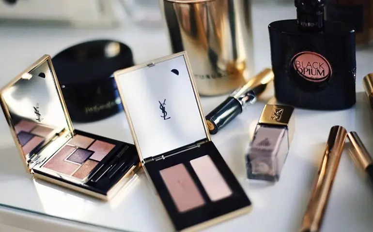 کدام نرم افزار حسابداری را برای فروشگاه های آرایشی بهداشتی انتخاب کنیم؟