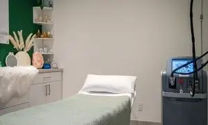 بهترین مرکز لیزر موهای زائد در شاهین شهر که کادری حرفه‌ای دارد