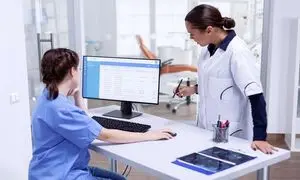 استفاده هوش مصنوعی در نرم‌افزارهای مطب پزشکان