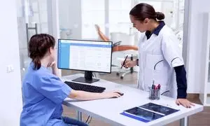 استفاده هوش مصنوعی در نرم‌افزارهای مطب پزشکان