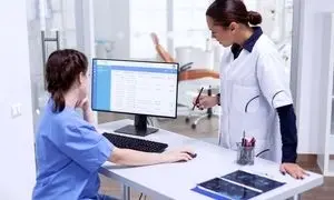 استفاده هوش مصنوعی در نرم‌افزارهای مطب پزشکان