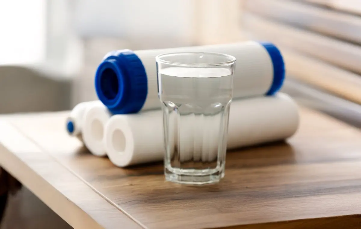 دستگاه تصفیه آب ۶ مرحله‌ای بهتر است یا آب معدنی ساز ۱۰ مرحله‌‌ای؟ تحلیل تخصصی از شرکت آبگونه