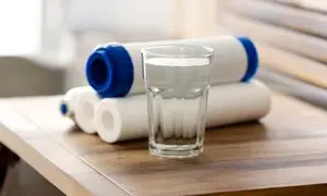 دستگاه تصفیه آب ۶ مرحله‌ای بهتر است یا آب معدنی ساز ۱۰ مرحله‌‌ای؟ تحلیل تخصصی از شرکت آبگونه