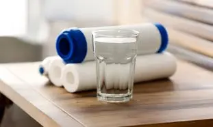 دستگاه تصفیه آب ۶ مرحله‌ای بهتر است یا آب معدنی ساز ۱۰ مرحله‌‌ای؟ تحلیل تخصصی از شرکت آبگونه