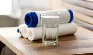 دستگاه تصفیه آب ۶ مرحله‌ای بهتر است یا آب معدنی ساز ۱۰ مرحله‌‌ای؟ تحلیل تخصصی از شرکت آبگونه