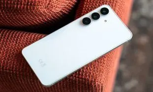 وقتی یک میان‌ رده سامسونگ با هوش مصنوعی نقش پرچمدار را بازی می‌کند