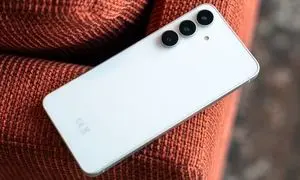 وقتی یک میان‌ رده سامسونگ با هوش مصنوعی نقش پرچمدار را بازی می‌کند