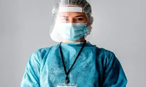 بررسی لباس ایزوله بیمارستانی چیست و چه کاربردی دارد؟
