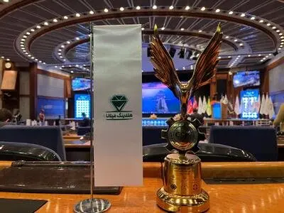 میلانا تندیس استاندارد گرفت