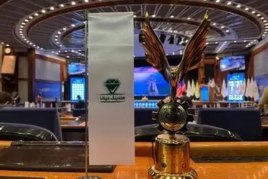 میلانا تندیس استاندارد گرفت