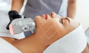 بهترین مرکز هایفوتراپی را بر اساس چه معیاری انتخاب کنیم؛ دستگاه پیشرفته یا تجربه متخصصان؟