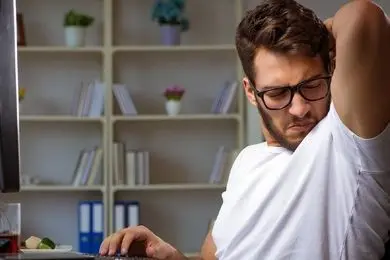 چگونه عادت‌های اشتباه بهداشتی باعث افزایش بوی بدن می‌شود؟