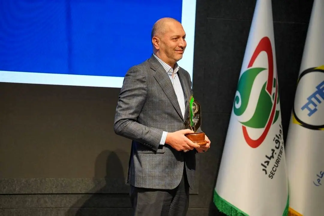 تندیس برترین نهاد مالی به تامین سرمایه لوتوس رسید