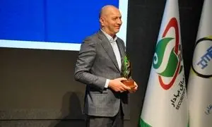 تندیس برترین نهاد مالی به تامین سرمایه لوتوس رسید