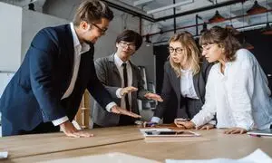 کتاب بالادست؛ راه حلی برای جلوگیری از مشکلات بنیادی سازمان‌ ها