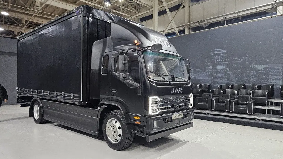 حضور کامیونت جدید آرین دیزل در نمایشگاه خودرو اصفهان