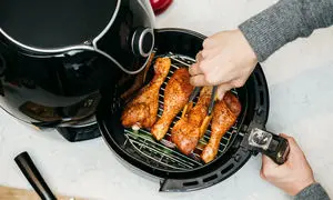 راهنمای انتخاب سرخ‌ کن بدون روغن؛ فیلیپس یا نینجا؟