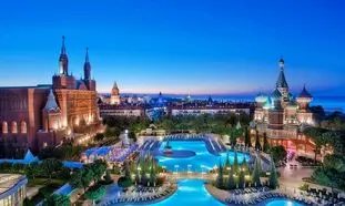 اقامت در کاخ افسانه‌ای؛ بررسی کامل هتل کرملین آنتالیا 